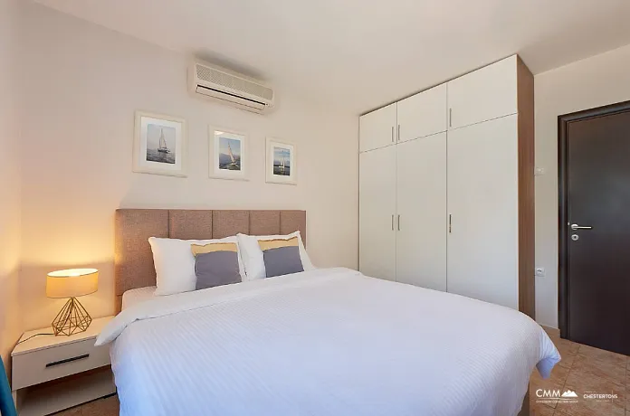 Kostanjica'da 610 m² arsa ile 55 m², 1 odalı ev